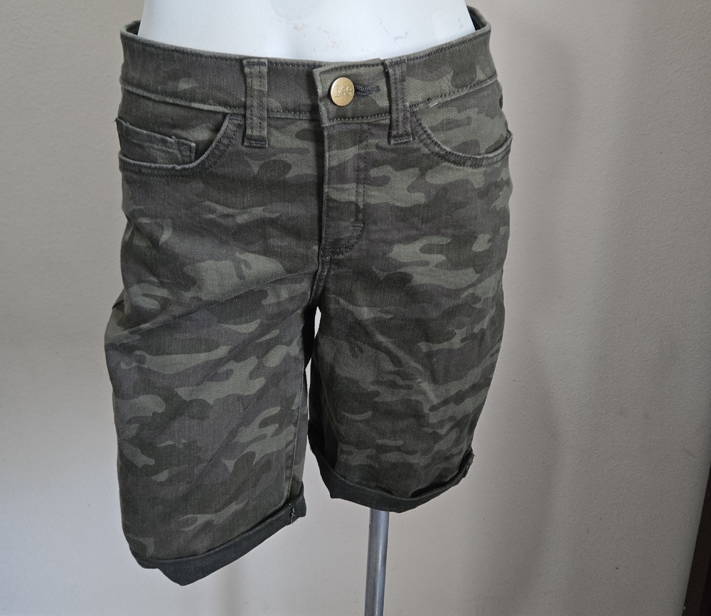 Lee Women's Olive Green Camo Denim Bermuda Shorts Sz 6